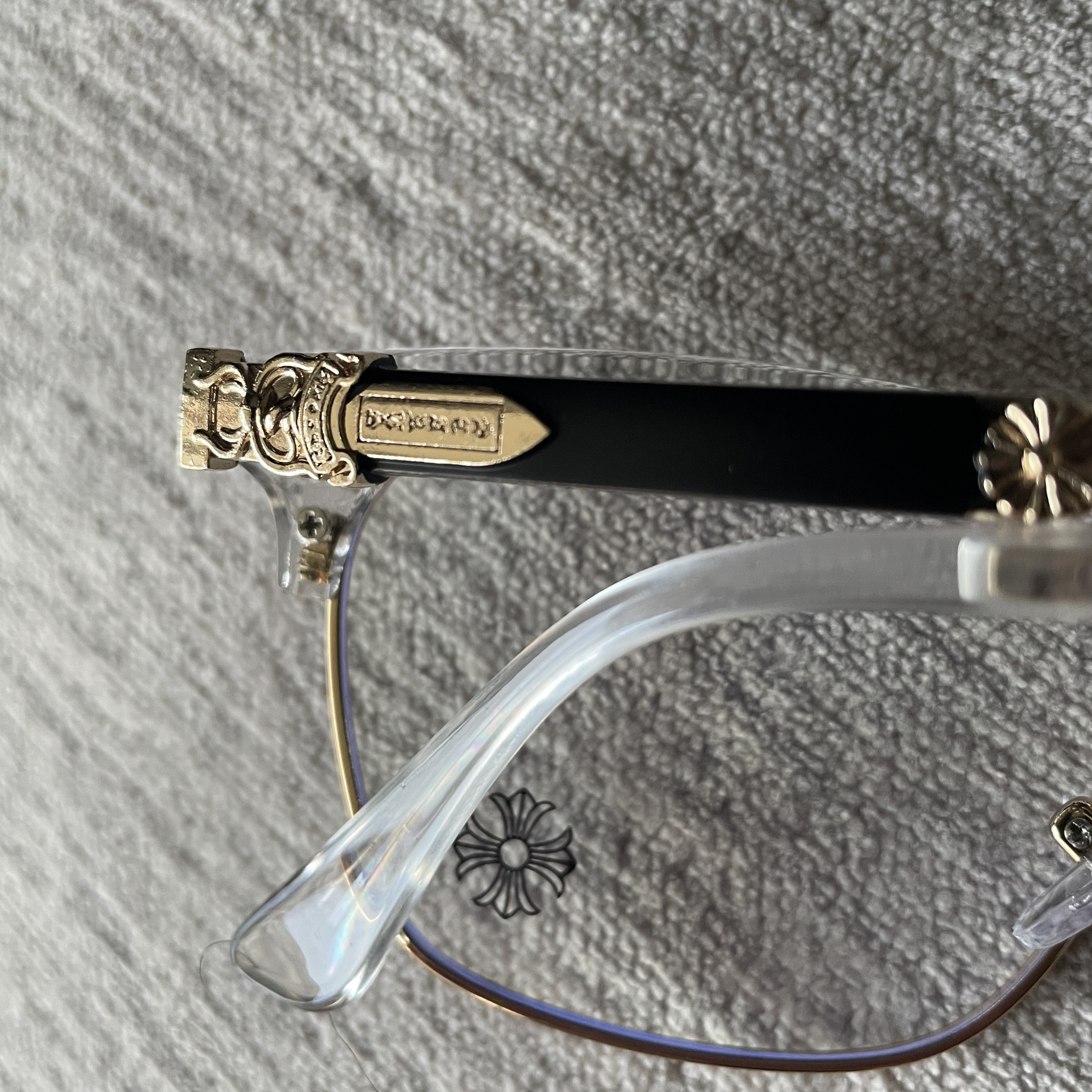 Rimless Bottom Chrome Heart Glasses – Clear & Gold Edition.