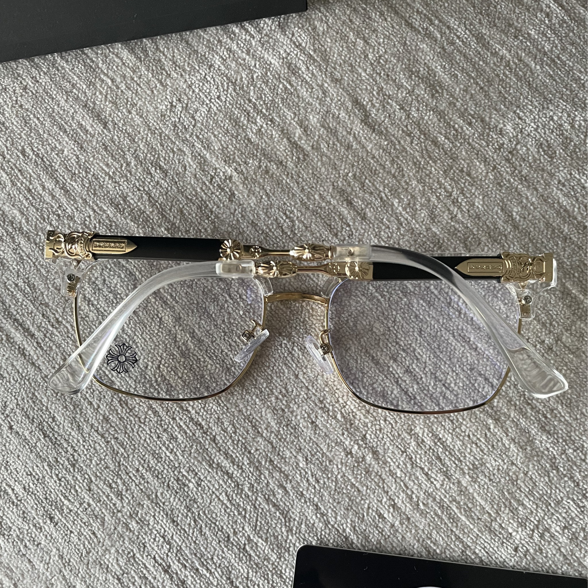 Rimless Bottom Chrome Heart Glasses – Clear & Gold Edition.