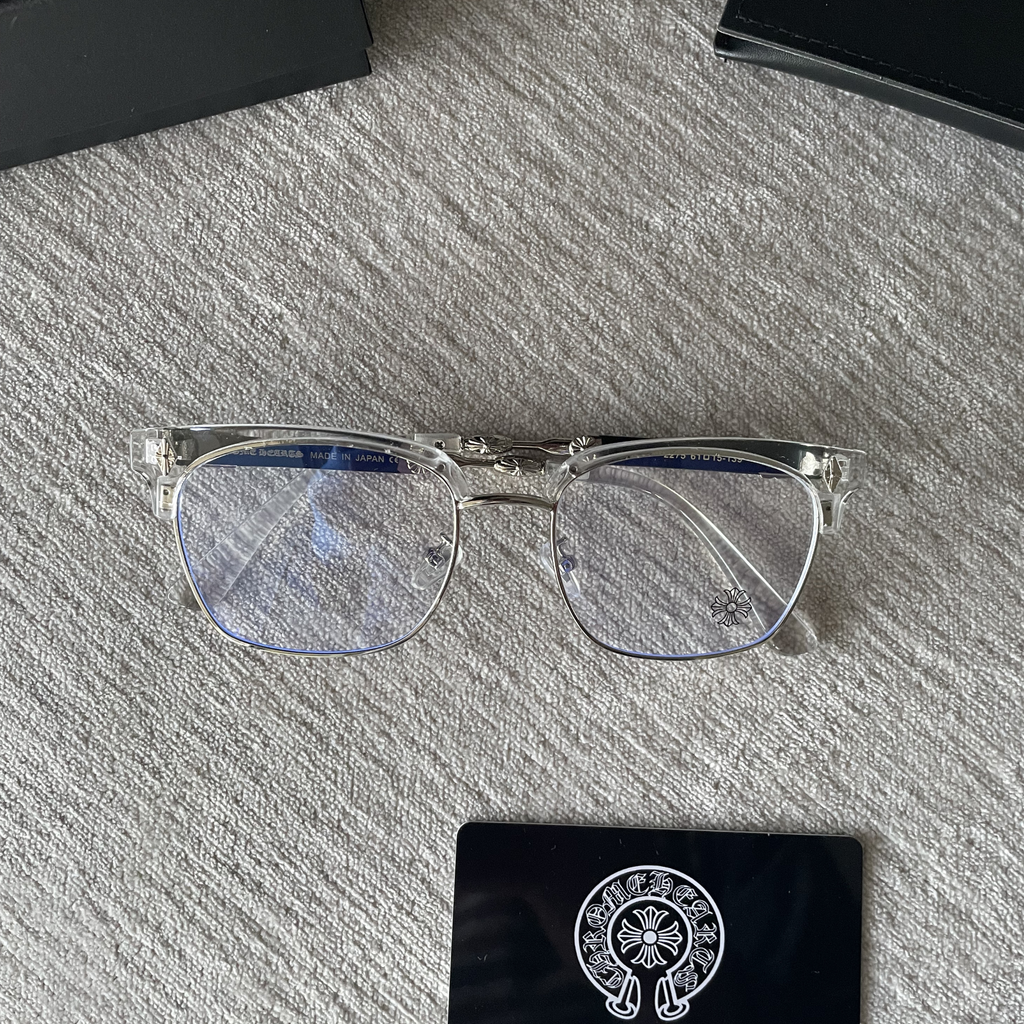 Rimless Bottom Chrome Heart Glasses – Clear & Silver Edition.
